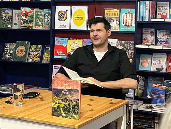 Daniel Robbel las in der Buchhandlung Geber.  Foto: privat