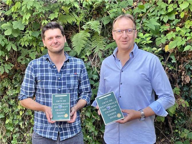 Daniel Robbel (links) und Horst Hohn (rechts) stellen in Mülheim-Kärlich gemeinsam ihr neues Buch vor. Foto: privat