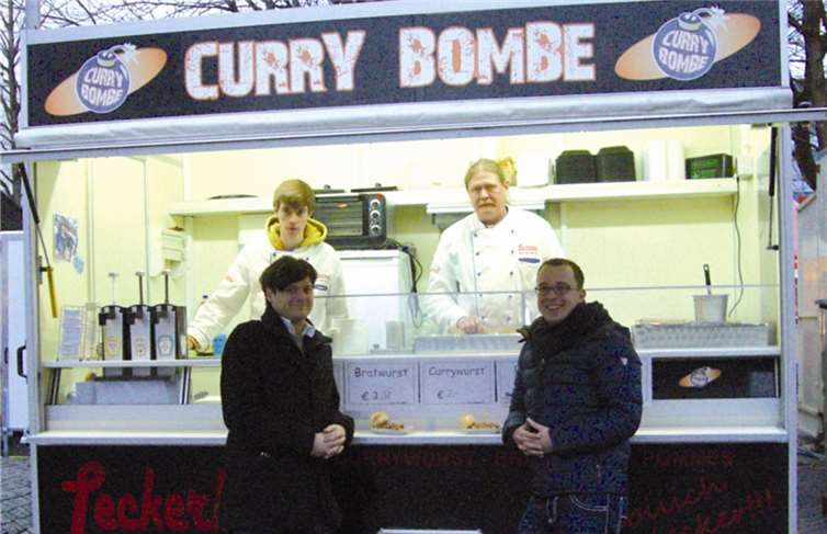 Daniel Robbel und Daniel Stoffel von BLICK aktuell Neuwied testeten die „Currywurst-Bombe“ aus dem hohen Norden.red