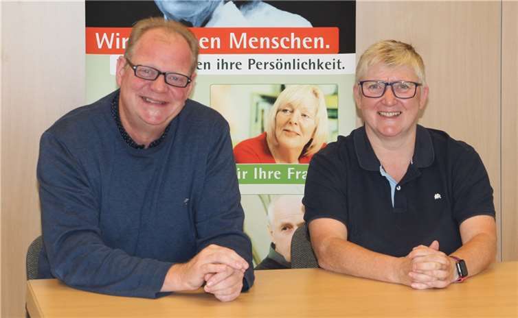 Daniela Boy und Ralph Seeger führen durch den Abend und zeigen auf, was mit der Betreuungsrechtsreform alles zu beachten ist. Foto: Sandra Fabrello