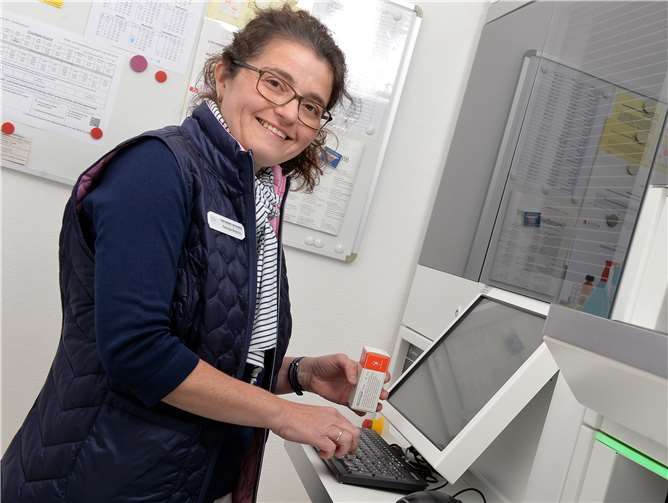 Daniela Bremm arbeitet seit 30 Jahren in der Kreuzberg - Apotheke.Foto: Privat