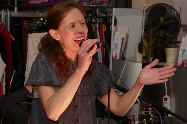 Daniela Daniel verzauberte das Publikum mit ihrer berührenden Stimme.