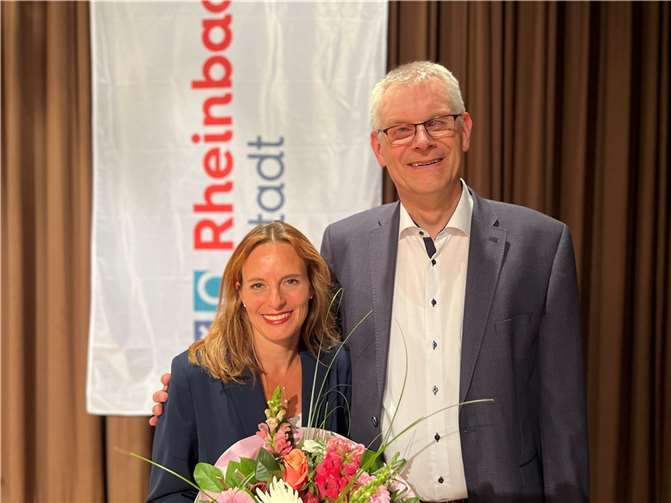 Daniela Hoffmann wird Erste Beigeordnete Daniela Hoffmann und Bürgermeister Ludger Banken. Quelle: Stadt Rheinbach