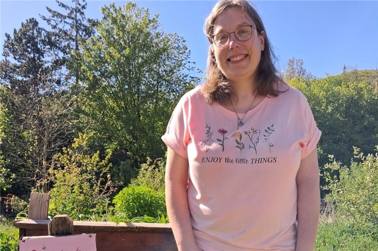 Daniela Paffenholz am Startpunkt ihrer Garten-Safari.