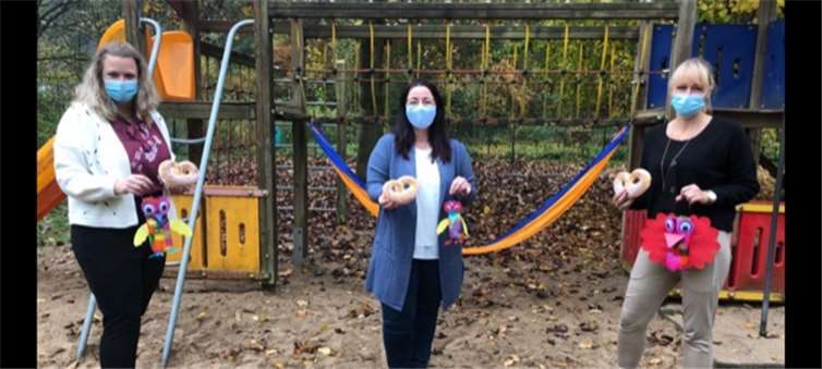 Daniela Polifka (Leiterin Kita), Susanne Hardt (Ortsbürgermeisterin), Beate Roth (Leiterin Grundschule). Foto: privat