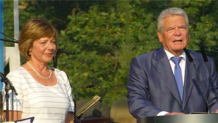 Daniela Schadt und Bundespräsident Gauck begrüßten die Anwesenden sehr herzlich.