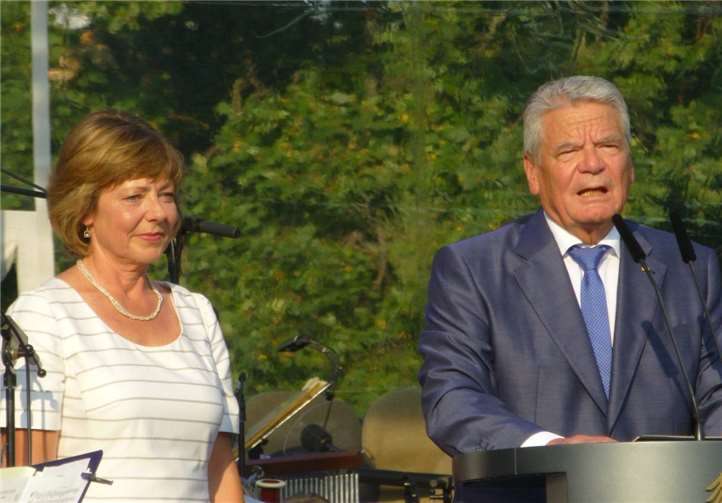 Daniela Schadt und Bundespräsident Gauck begrüßten die Anwesenden sehr herzlich.