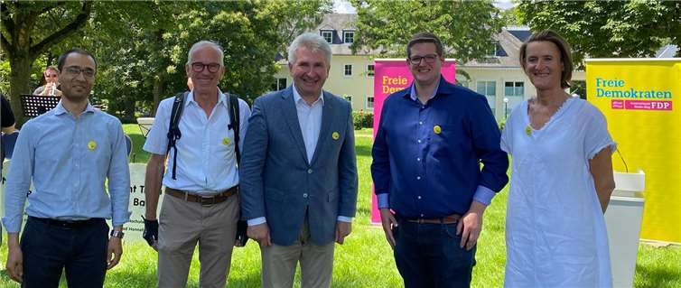 Daniela Wiedeck, Alexander Gilles, Minister Prof. Dr. Andreas Pinkwart, Friedrich Oettler und Dr. Alireza Mirshahi (neuestes Mitglied der FDP Wachtberg).Foto: FDP Wachtberg