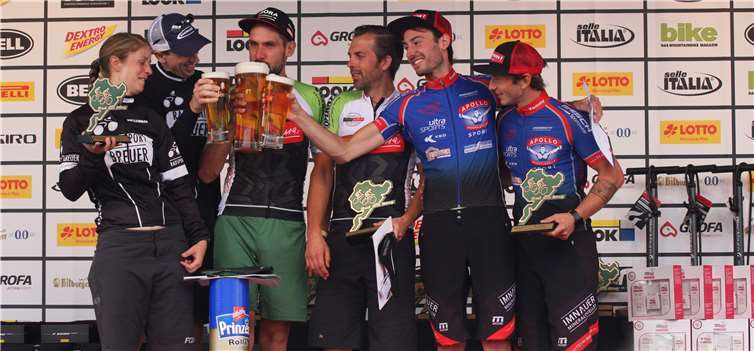 Daniela und Markus während der Siegerehrung. privat