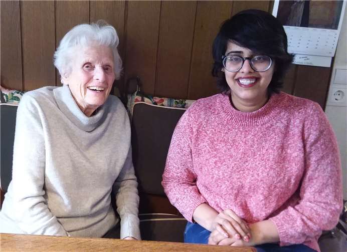 Dank Fatma ist Ursula Venator jetzt wieder mobil. Sogar ein Konzert haben die beiden gemeinsam mit Venators Enkelin besucht. Foto: privat