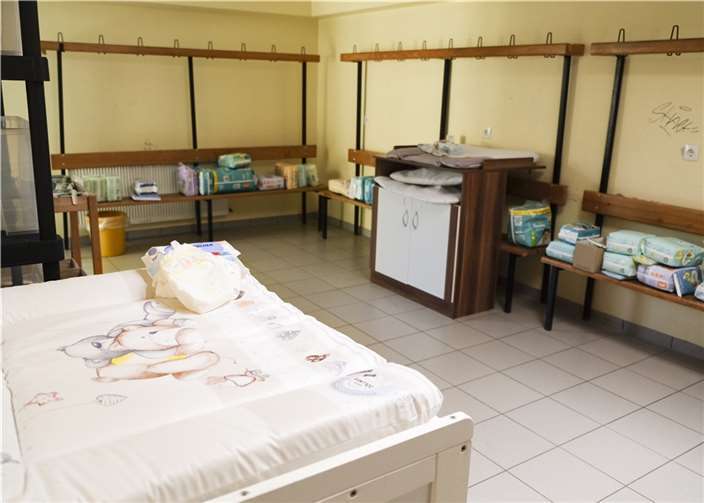 Dank Spenden der Neuwieder Bürgerinnen und Bürger konnte ein Wickelraum eingerichtet werden. Ein weiterer Umkleideraum wurde zum Stillzimmer umfunktioniert. Foto: Stadt Neuwied