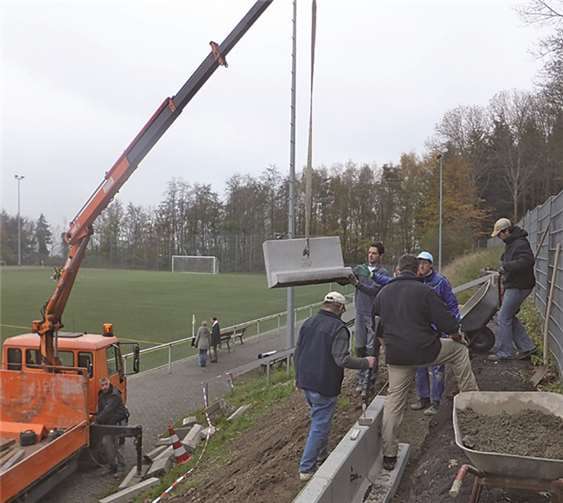 Dank Unterstützung der RWE Deutschland konnte die marode Tribüne im Eicher Stadion erneuert werden. privat