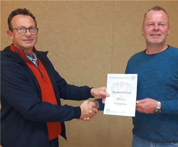 Dank an Manfred Fiévet für 30-jährige Vereinstreue.Foto: privat