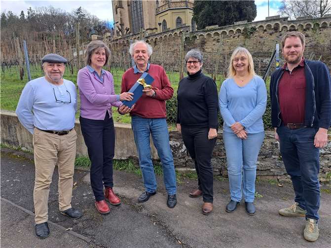 Dank an den langjährigen Sprecher Prof. Dr. Frank Bliss, v.l.n.r. Antonio Lopez, Bettina Fellmer, Frank Bliss, Iris Loosen, Fokje Schreurs, Harm Sönksen.  Foto: Bündnis 90/Die Grünen Remagen