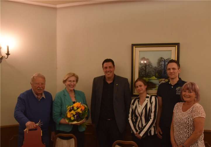 Dank an zwei engagierte Mitglieder (v. l.): Werner Ruppert, Elke Ruppert, Markus Wieseler, Julia Schwarzkopf, Sebastian Keßler und Inge Müller. privat