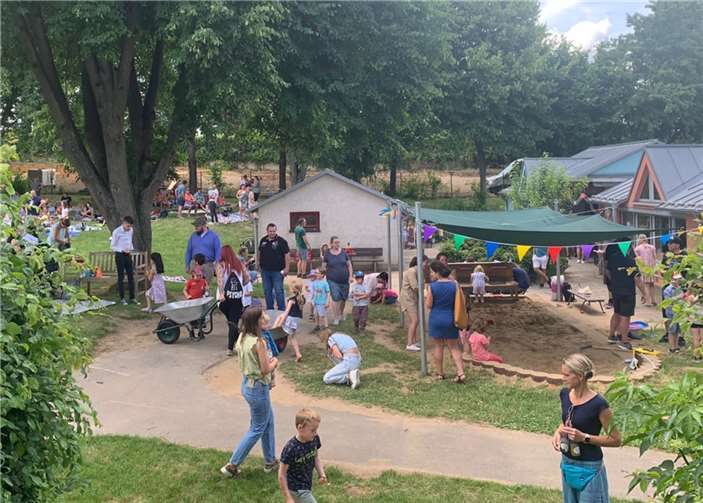 Dank der Organisation vom Elternausschuss konnten die Kinder der Kita Zauberwald Leimersdorf mit Ihren Eltern und Geschwistern wieder ein Sommerfest feiern. Foto: privat