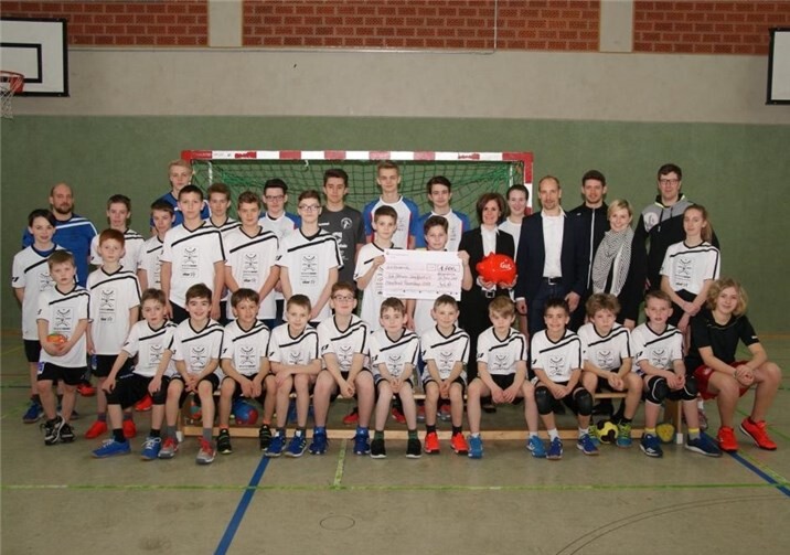 Dank der Spende der KSK Köln konnten die Teilnahmekosten beim Handball-Camp deutlich reduziert werden.  SG Ollheim-Straßfeld