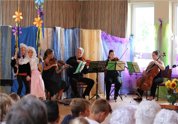 Dank der Spende und der weiteren Kooperation können die Schüler auch in Zukunft in den Genuss von musikalischen Aufführungen kommen. Dieses Bild entstand vor den Kontaktbeschränkungen durch die Corona-Pandemie. Foto: privat