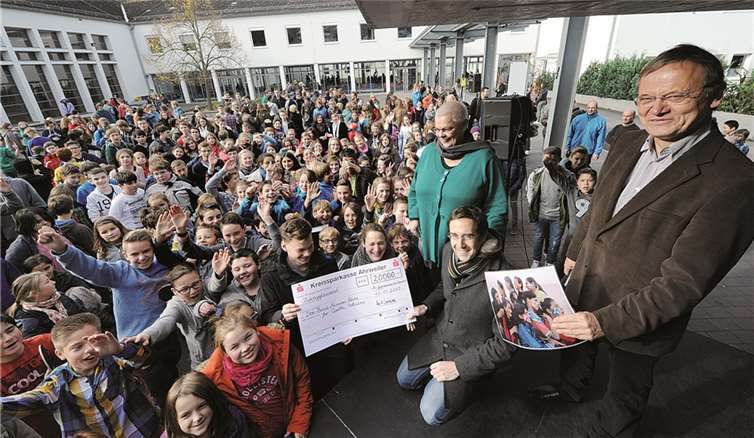 Dank der Sportwoche am Are-Gymnasium konnte eine erhebliche Summe gespendet werden. Privat