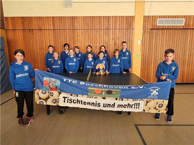 Dank der Unterstützung von der „Fielmann-Filiale“ in Rheinbach, können die Kinder in einheitlicher Kleidung in die Wettkämpfe gehen. Foto: privat