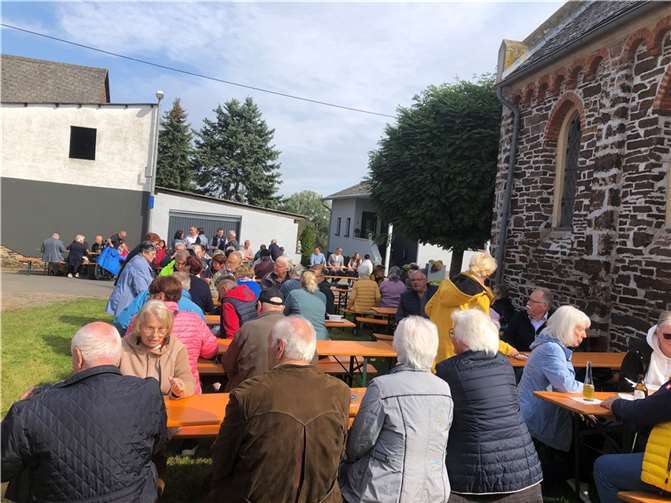 Dank der angenehmen Temperaturen sind auch in diesem Jahr wieder viele Besucher auf die Kergeshöfe gekommen. Quellen: MGV „Cäcilia“1920 Löf