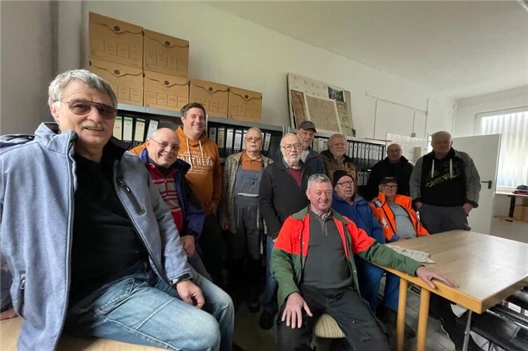 Dank der fleißigen Helfer gelang der Umzug des Gemeindearchives in das Alte Feuerwehrgerätehaus reibungslos.