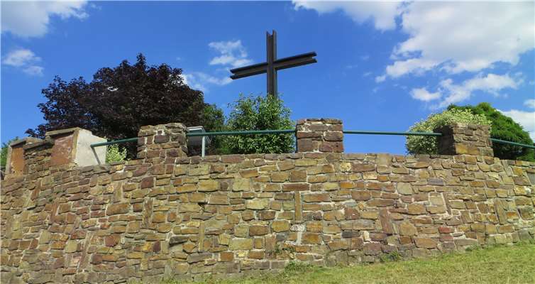 Dank der großen Spendenbereitschaft und tatkräftiger Hilfe konnte die Koppelmauer professionell instand gesetzt werden. privat