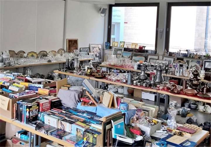 Dank der vielen Spenden kann das Flohmarktteam der Rosenkranzgemeinde bei seinen Flohmärkten immer ein tolles Sortiment anbieten. Auch für die kommende Veranstaltung werden noch gerne Artikel angenommen. privat