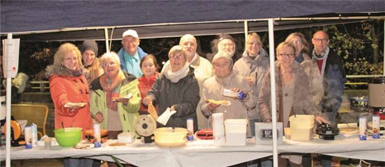 Dank der zahlreichen Helferinnen und Helfer kann der SPD-Ortsverein auch in diesem Jahr wieder den Reinerlös der Aktion einer sozialen Einrichtung zugutekommen lassen.privat