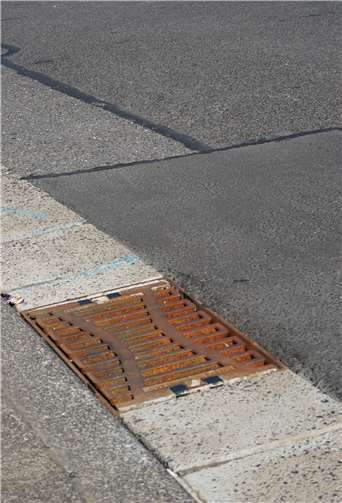 Dank der zusätzlichen Regenabläufe kann das Wasser schneller abfließen.