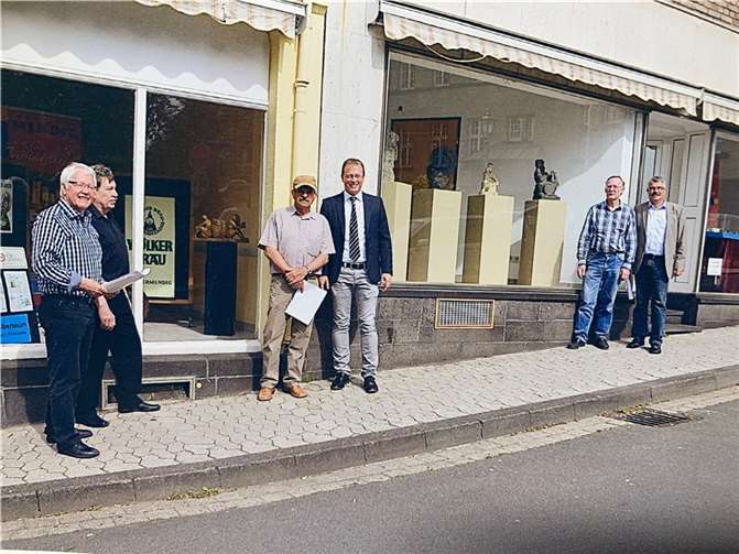 Dank des ehrenamtlichen Engagements gehören leere Schaufenster in der Innenstadt von Mendig seit 10 Jahren der Vergangenheit an.  Foto: Kulturgemeinschaft Albertinum