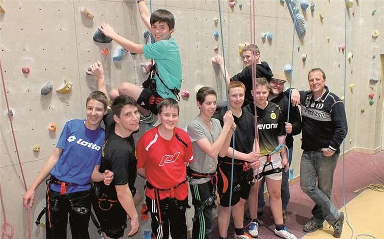 Dank einer Spende konnten die „seJ-ler“ einen Ausflug in die Kletterhalle nach Köln machen. Privat