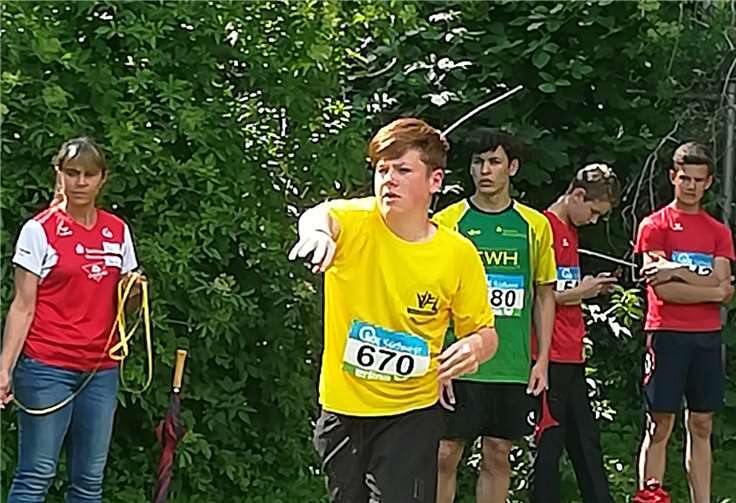 Drei Podestplätze für die Jugend Dank einer hervorragenden Leistung im Kugelstoßen konnte sich Jan Mrozek in der M14 über Bronze freuen.