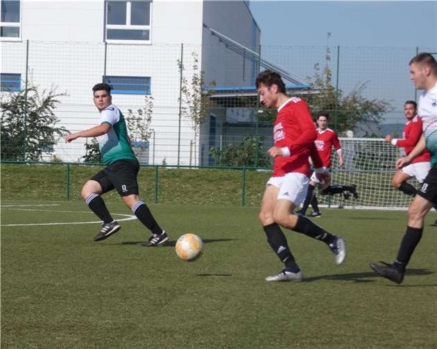 Dank einer soliden Mannschaftsleistung feiern die SV-Akteure einen verdienten 4:0-Heimerfolg.Foto: privat