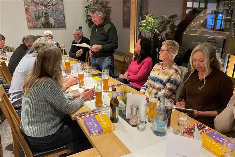 Dank für die Helfer gab es vom HVO-Vorstand mit v.li. Alfred Bay, Veit Kalter (stehend), Marietta Schmid-Kalter, Jira Paulsen und Simone Soika. Foto: privat