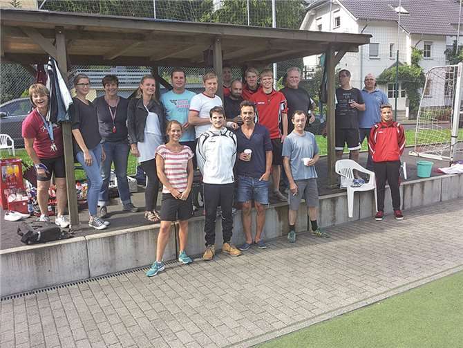 Dank vieler tatkräftiger Hände befindet sich der Platz nun in einem besseren Zustand. privat