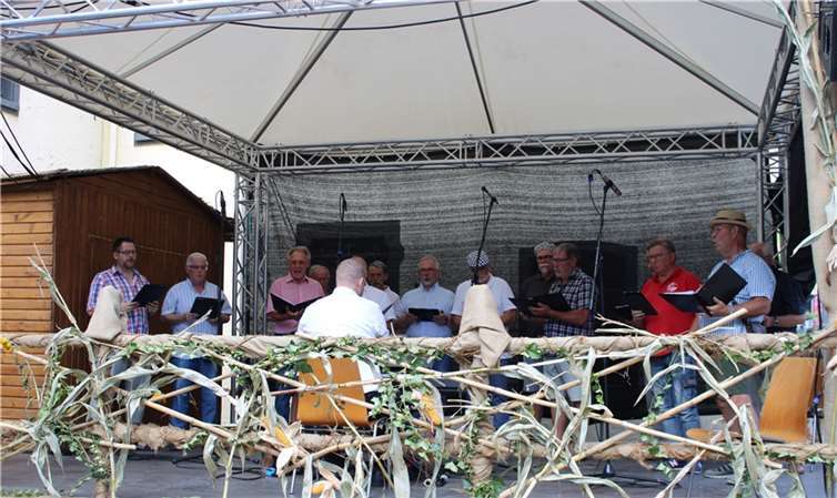 Dank zweier Bands und den Cäcilien-Chören war für jeden Menge Live-Musik gesorgt