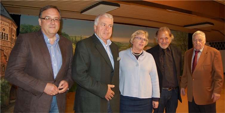 Dankeschön an Konrad Beikircher (2. v. re.): Bernd Weidenbach, Guido Ernst, Gabriele Hermann-Lersch und Waldi Fabritius. FA