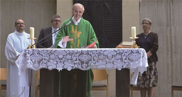 Dankgottesdienst, Laudatio und anschließender Stehempfang waren ein würdiger Abschluss der Abschiedszeremonie.privat