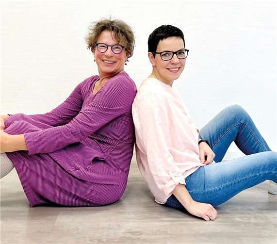 Daria Dötsch (l.) und Nicole Berresheim von der Hebammenambulanz im St. Nikolaus-Stiftshospital bieten ab sofort Hebammenhilfe „für alle“ an. Foto: St. Nikolaus-Stiftshospital/Sophie Runkel
