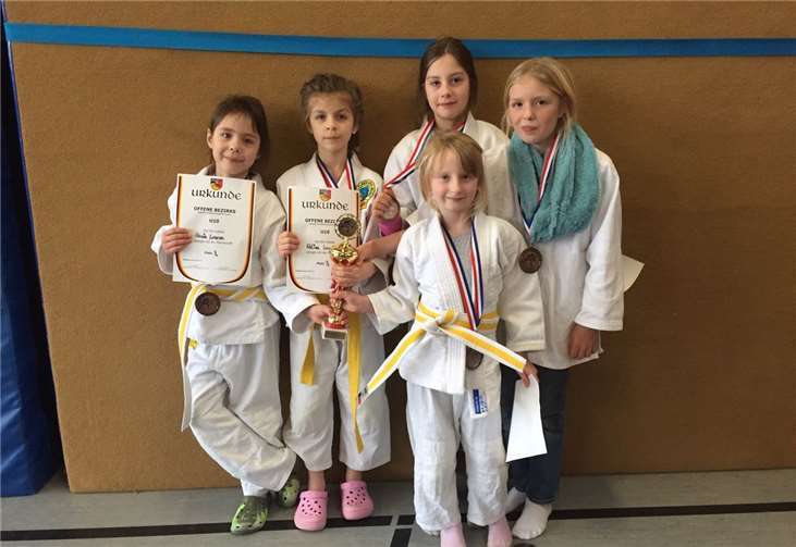 Daria Loseva, Polina Landmann, Anastasia, Lisa Möhring, Ronja Lindemann (v. l. n. r.). privat