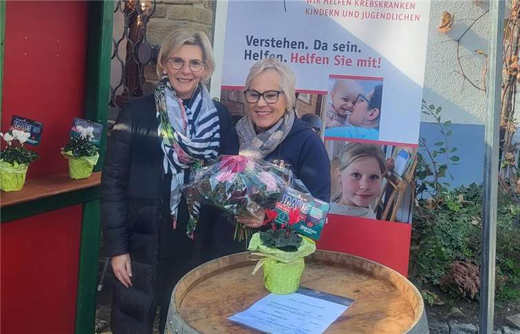 Daria Nahrings (r.) und Marion Knopp beim Martinsmarkt in Dernau.  Foto: privat