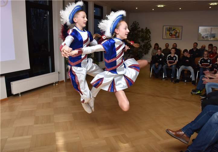 Daria Reinhold und Felix Jirowetz vom KC Rot Blau Niederbreitbach sind Deutsche Meister im Gardetanz für Kinder und Junioren.
