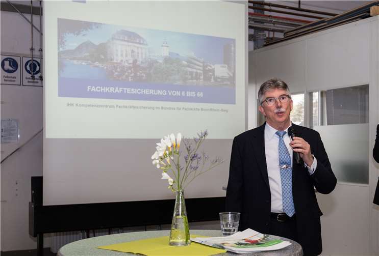 Dario Thomas vom IHK-Kompetenzzentrum Fachkräftesicherung spricht von Möglichkeiten, dem Fachkräftemangel entgegenzutreten.
