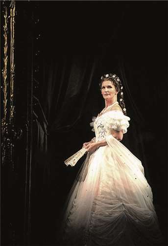 Darstellerin Maya Hakvoort in der Rolle der Elisabeth