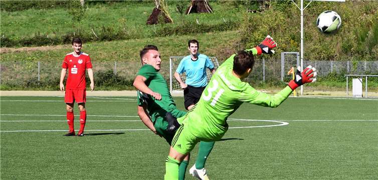 Das 1:0 für den TuS Oberwinter.Fotos: RASCH