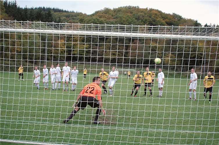 Das 1:0 für die Rhenanen, vom Innenpfosten sprang der Ball unhaltbar ins Tor.