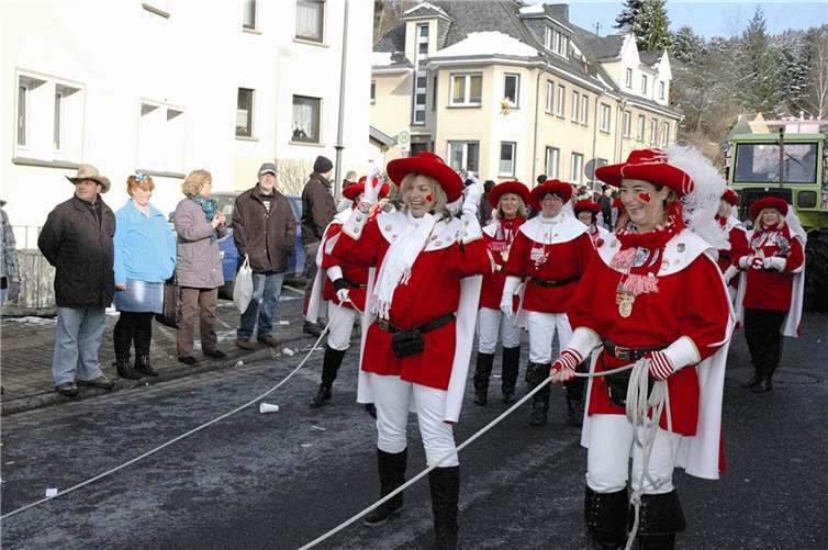 Das 11.Regiment mit Kommandantin Astrid Rausch li.