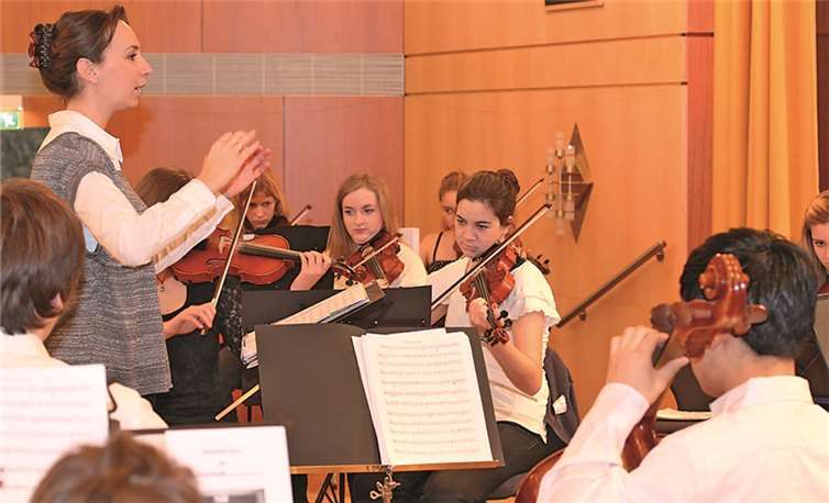 Das 30-köpfige Orchester unter der Leitung von Viktoria Nyikes bot musikalische Genüsse.privat