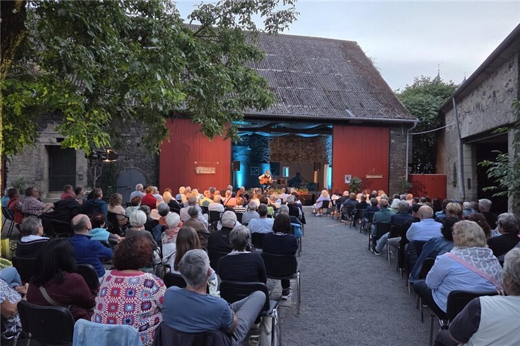 Das 87. Veedel von Köln: mit JP Weber wurde der Hummeshof zu einem kölschen Veedel mitten in Mendig. 